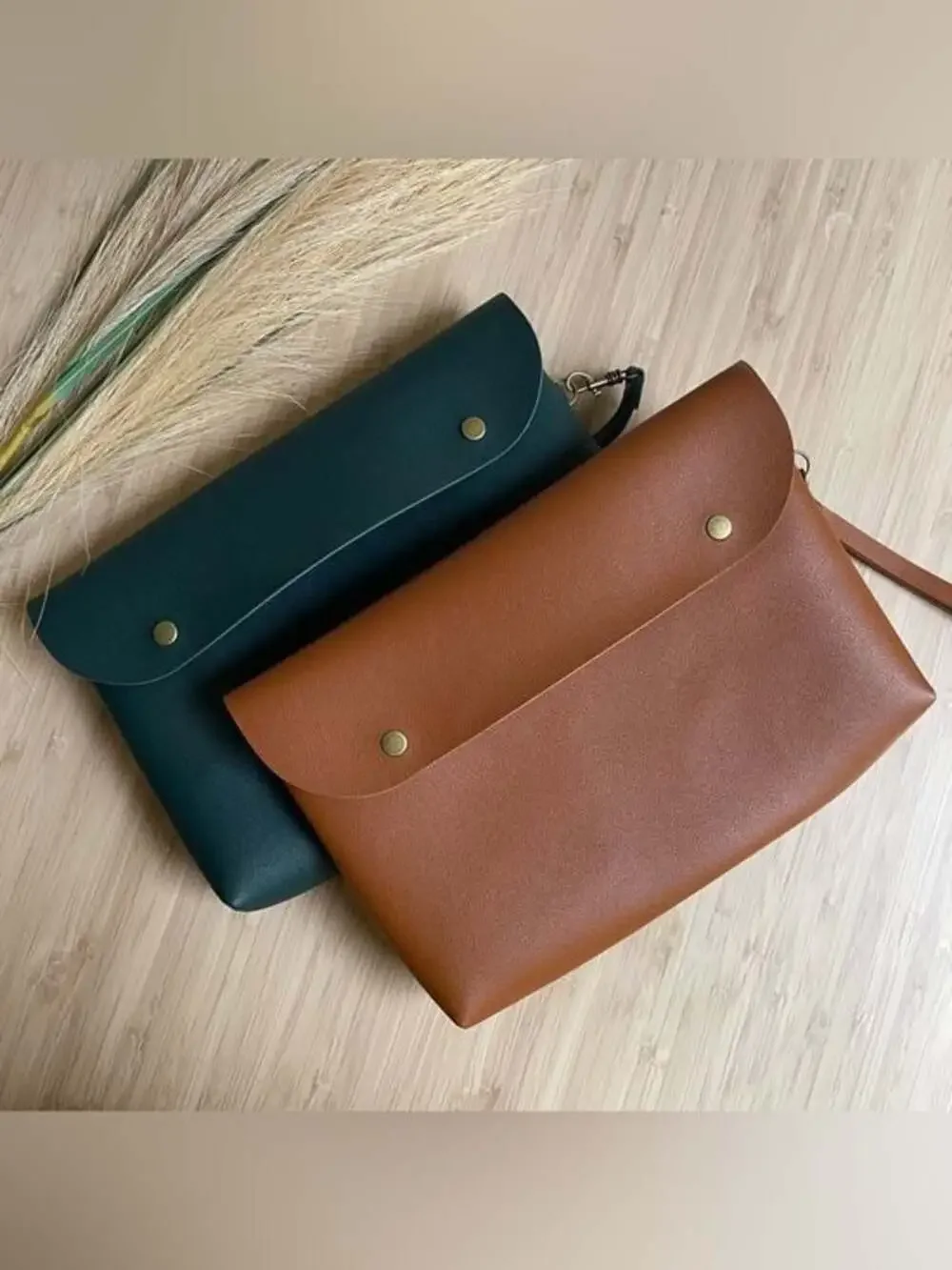 Sleek Convertible Wristlet Clutch in green